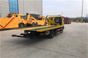 融安非事故拖车